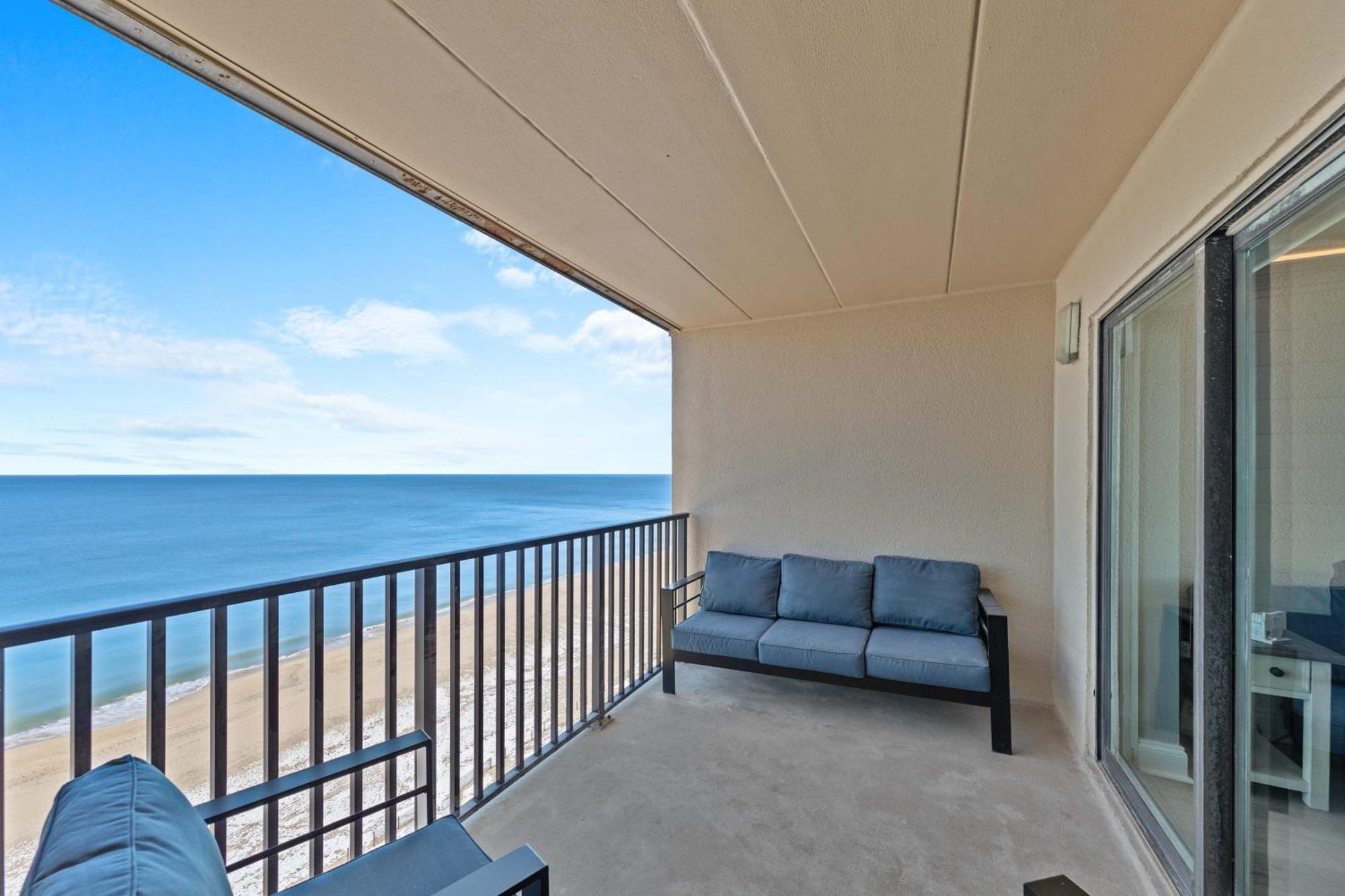 Curated visual reference: Fresh Look at Spectacular Oceanfront Penthouse